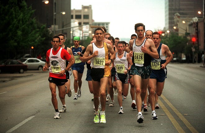 The elite timed runners take over Congress Ave at the beginning of the 2000 Cap10K race in downtown Austin. [Rebecca McEntee/American-Statesman]